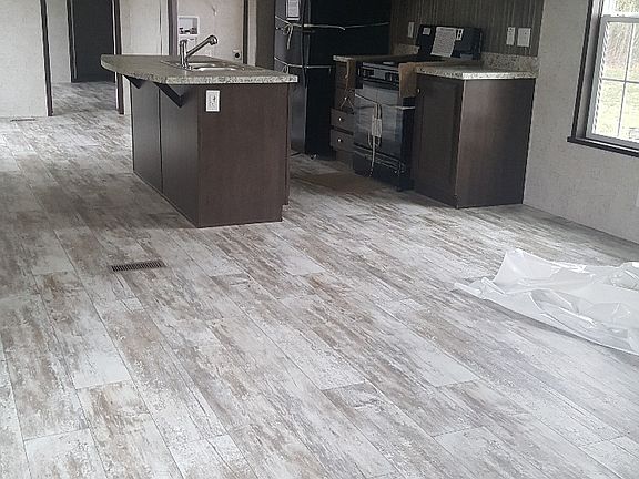 4th image of 243 Wonderland Dr