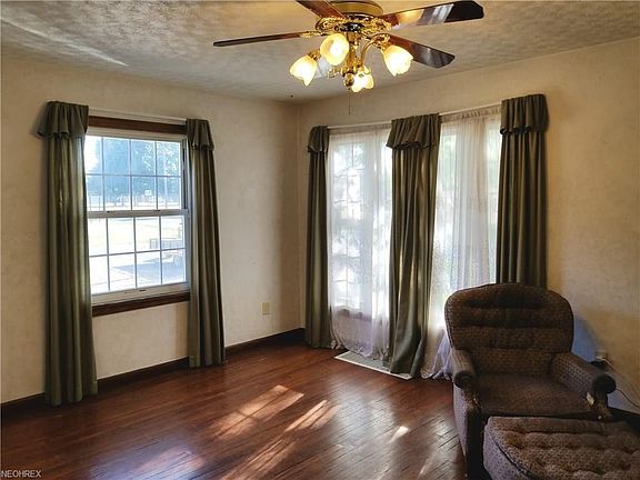 4th image of 5369 Elyria Ave