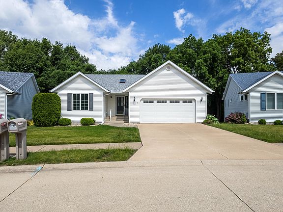 2nd image of 2021 Villa Pines Cir