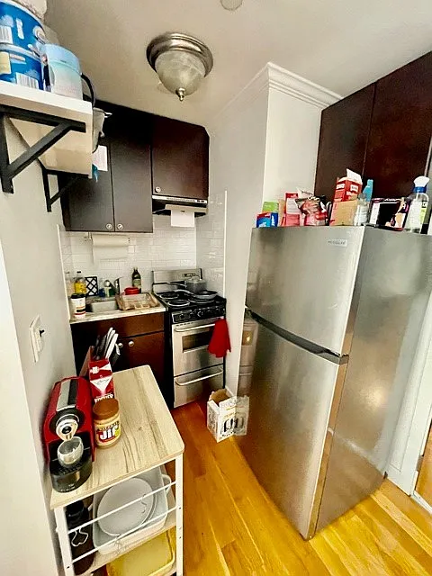 Studio, 300 sqft, $1,900 — Photo 4