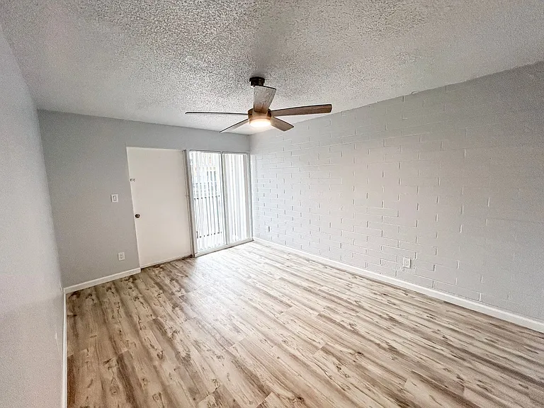 6802 N 17th Ave — Photo 25