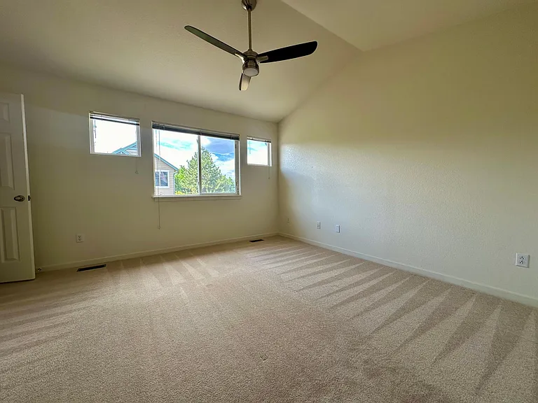 111 Rowena Pl — Photo 16