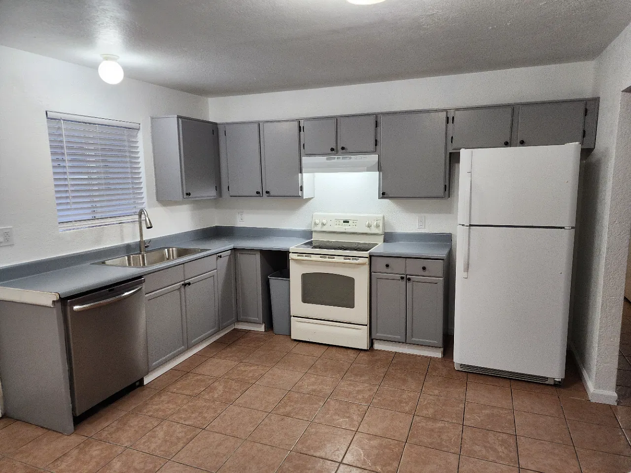 3 bed, 1120 sqft, $1,100 — Photo 3