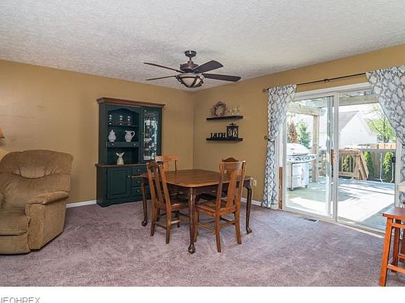 4th image of 33887 Gloria Ave