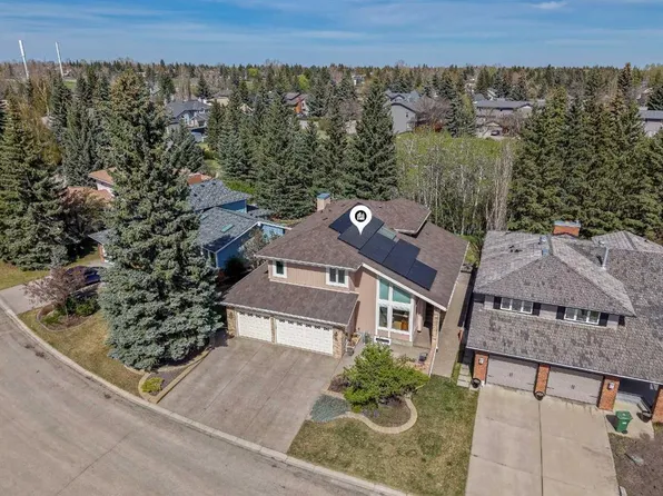 28 NE Woodacres Way SW, Calgary, AB T2W 4W3