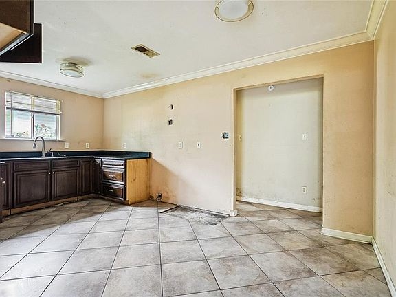 5th image of 3106 William Tell St