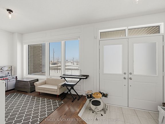 4th image of 43 Holyrood Cres