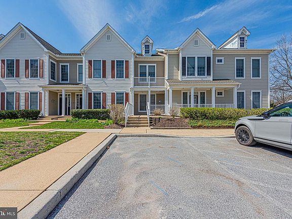 3rd image of 112 Willow Oak Ave #G