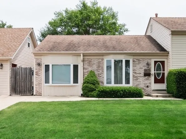 1677 Scott St, Glendale Heights, IL 60139