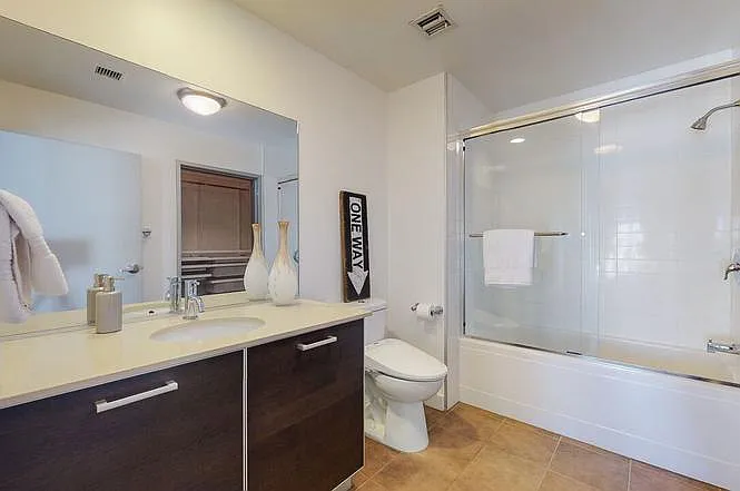 645 W 9th St #718 — Photo 3