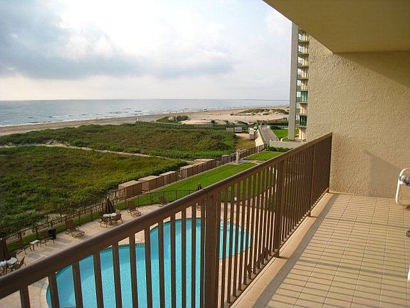 4th image of 900 Padre Blvd #406