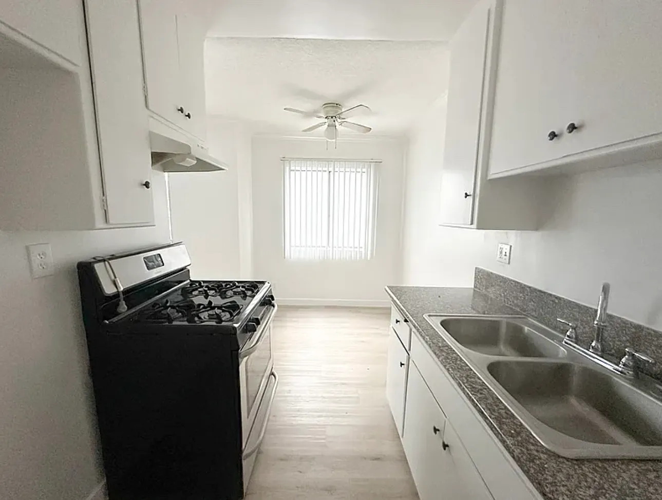 2 bed, 1000 sqft, $2,695 — Photo 4