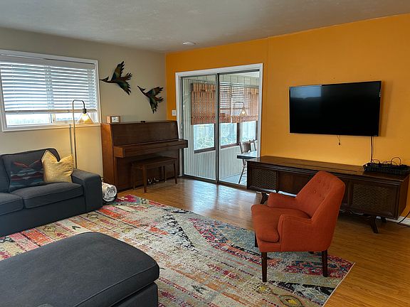 5th image of 402 W Cannon St