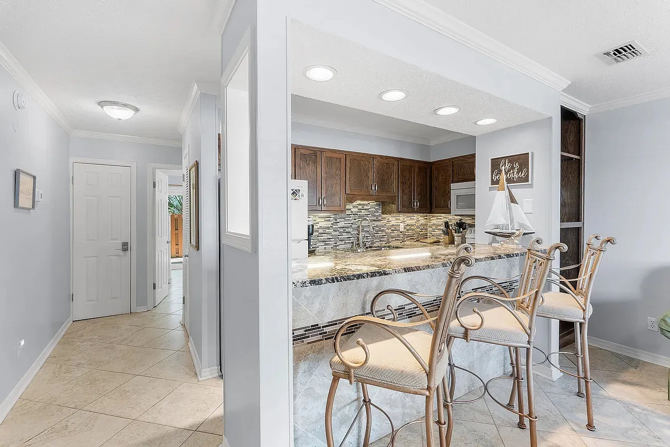 6829 Thomas Dr — Photo 3