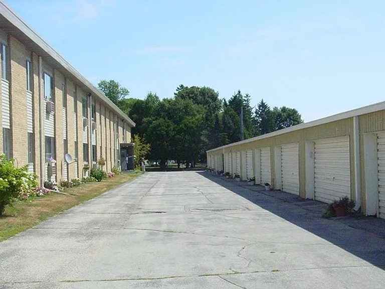 Delwan Apartments — Photo 22