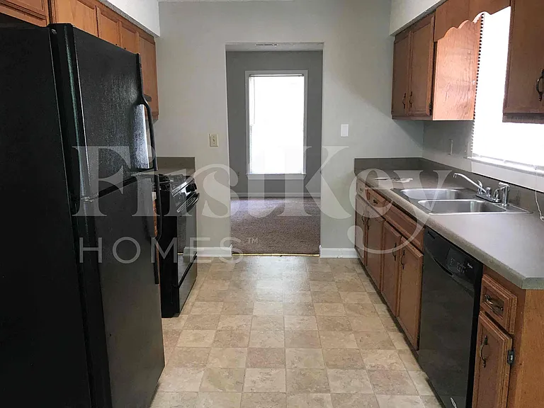 1201 Creekwood Cv — Photo 4