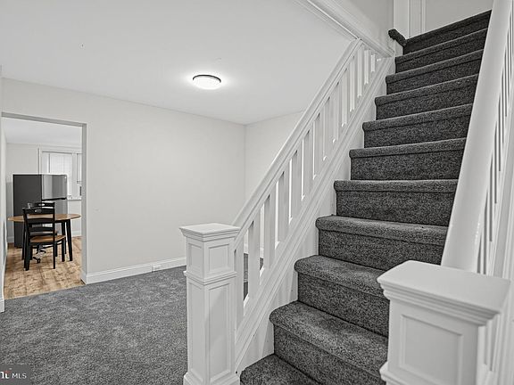 4th image of 2755 Helen St