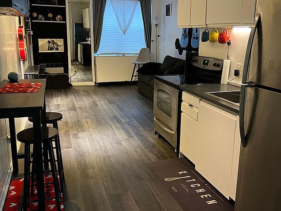 3rd image of 855 E Broadway APT Lc