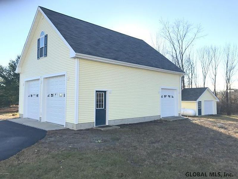 3rd image of 76 GREEN ACRES Lane
