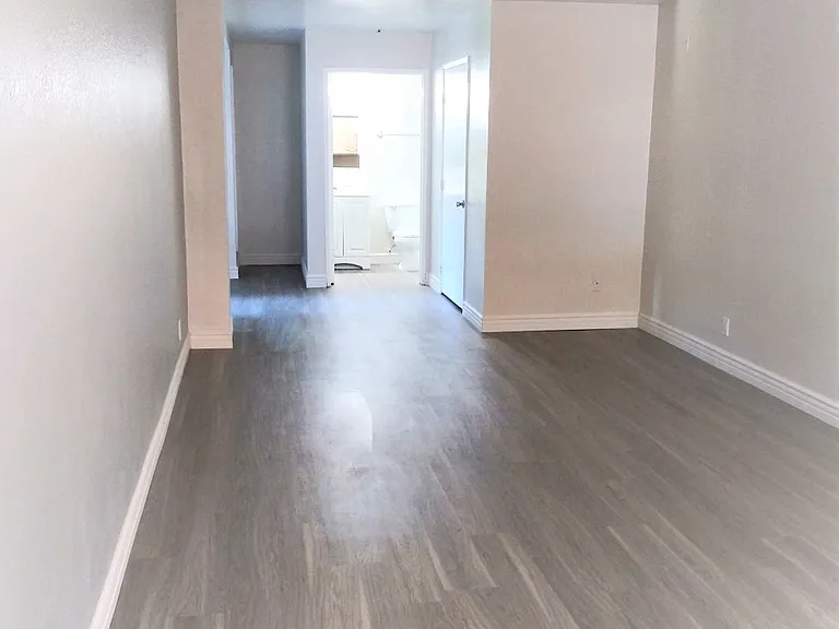 Chateau Spring Gardens Apartments — Photo 48