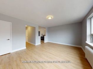 31 Clearview Hts #209, Toronto, ON M6M 2A2