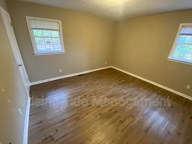 405 Lance Ln — Photo 5
