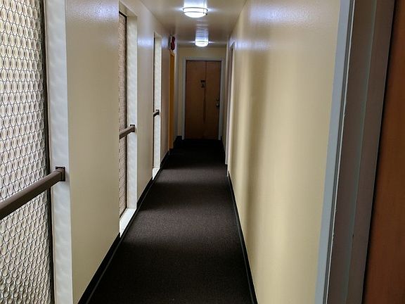 2nd image of 2711 NE 115th St APT 302