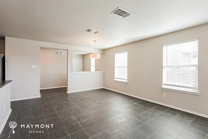 3 bed, 2.0 bath, 1718 sqft, $1,645 — Photo 4