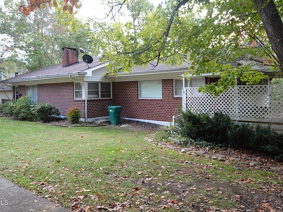 2nd image of 743 N Elm Ave