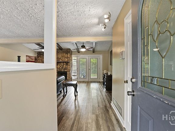 3rd image of 8 Williamsburg Court
