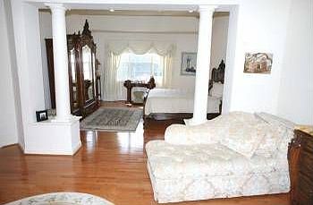 2nd image of 6 Bellcourt Pl
