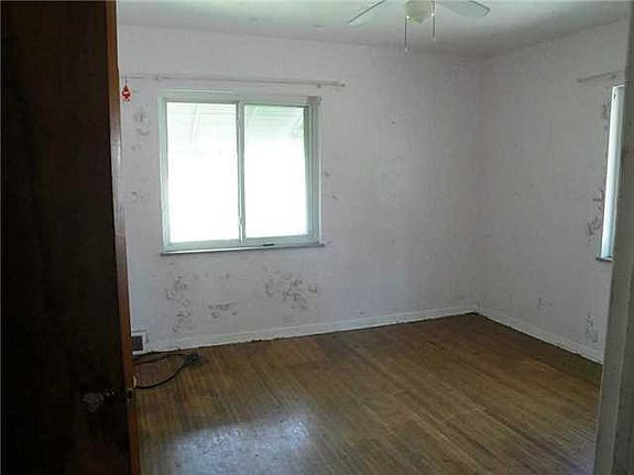 5th image of 3235 Mulberry St