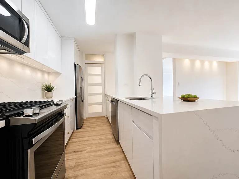1735 York Ave #12E — Photo 2