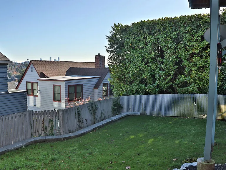 2466 Montavista Pl W — Photo 37