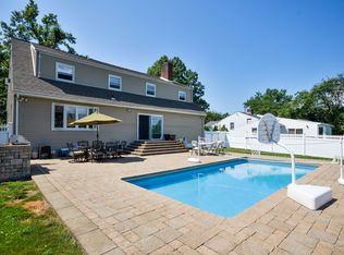 29 Edgewood Rd, Hartsdale, NY 10530