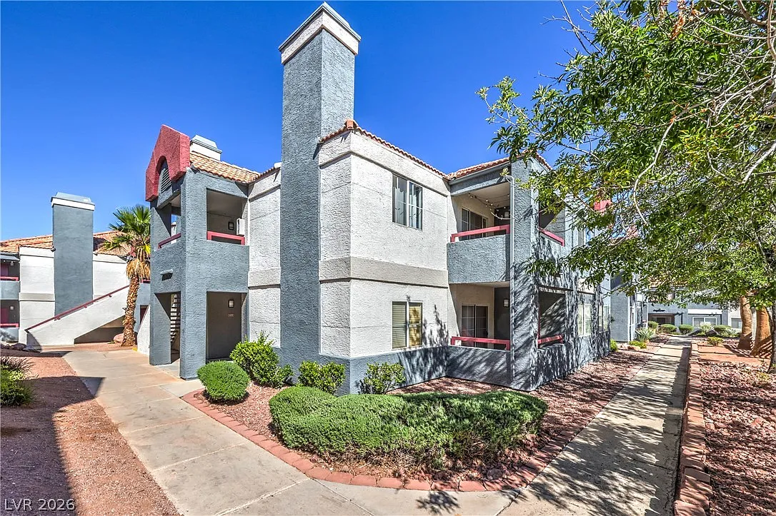 3 bed, 2.0 bath, 1191 sqft, $1,800 — Photo 2