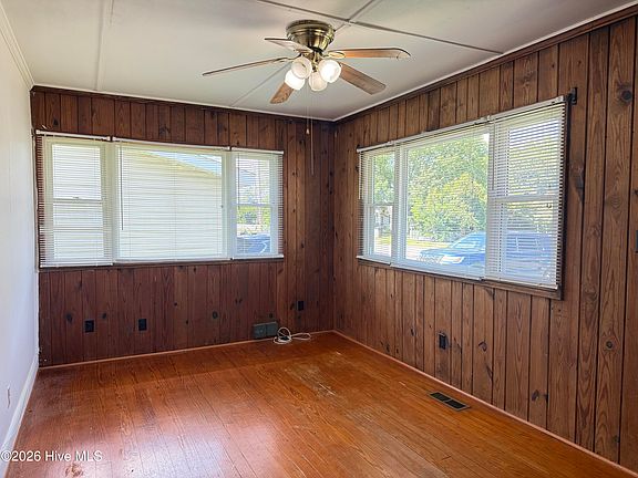 3rd image of 1011 Maple Street