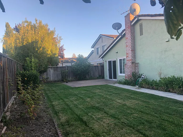 Trinculo Ln — Photo 8