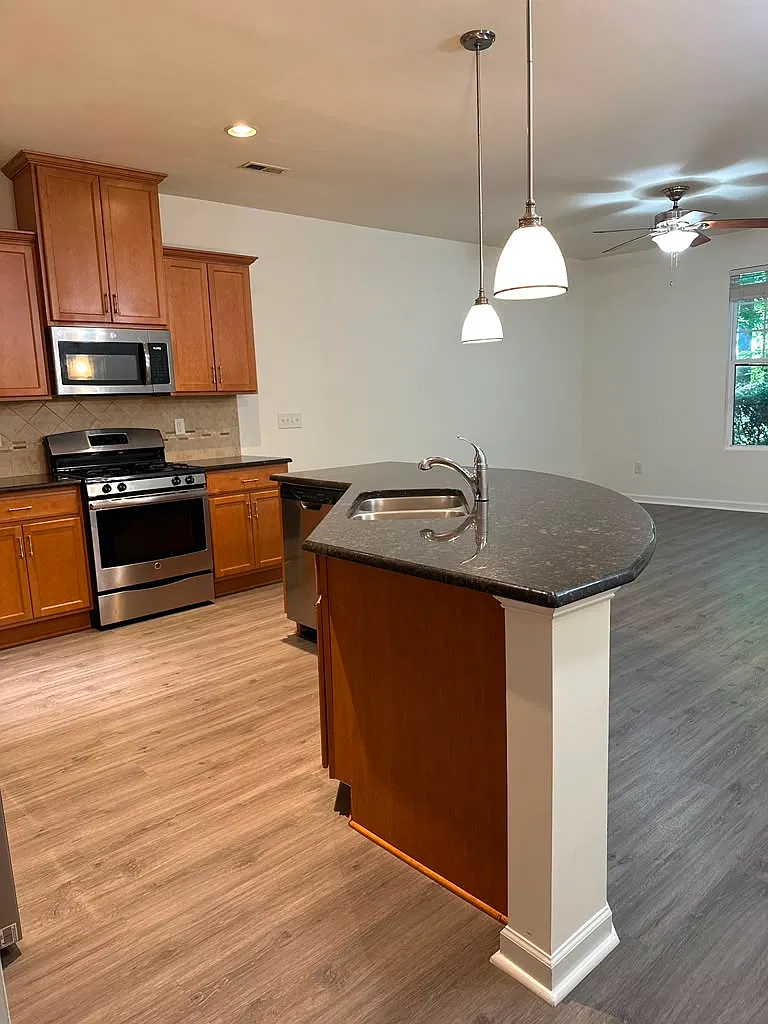 2 bed, 2.5 bath, 1677 sqft, $1,750 — Photo 3