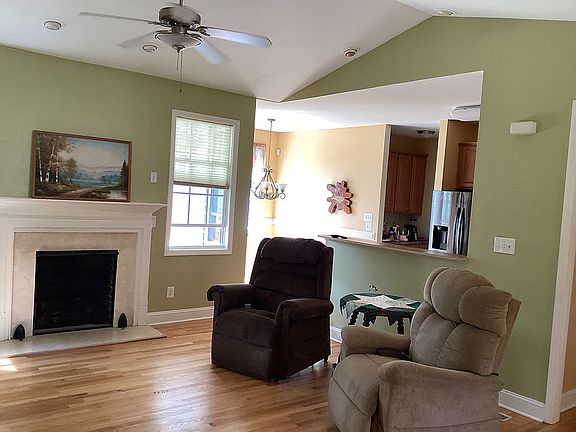 4th image of 101 Pinecrest Rd