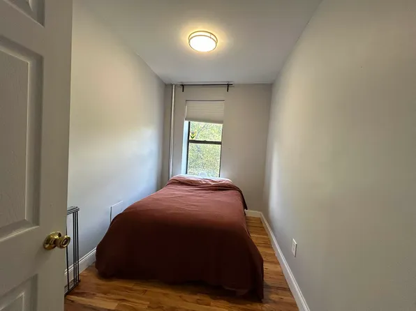 1040 Park Place image 6 of 10