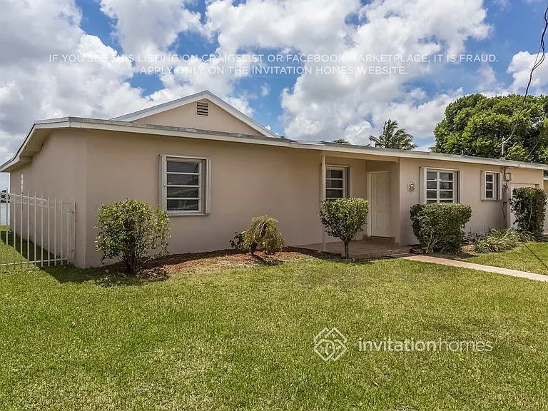 10900 SW 42nd St — Photo 2