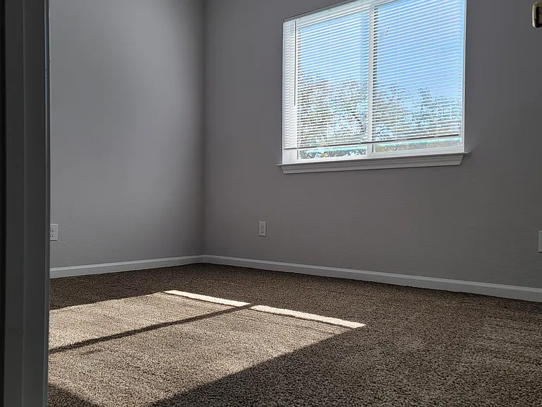 Bedroom 2 (Upstairs)
