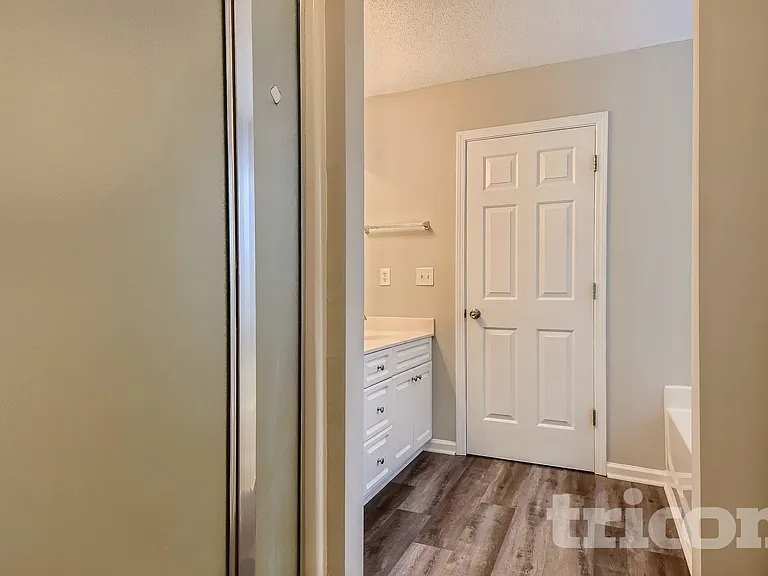 1309 Vine Cir — Photo 14