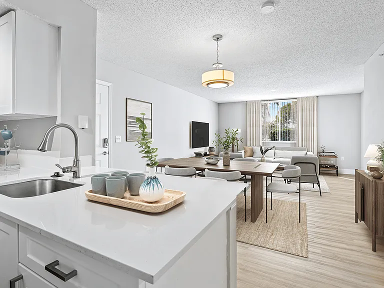 Sheridan Ocean Club Apartments — Photo 60