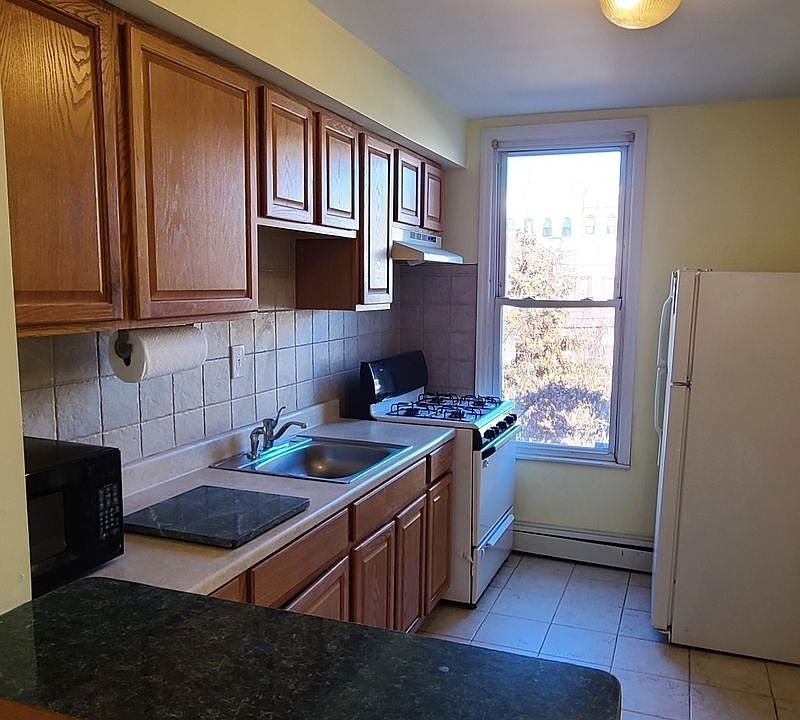 1st image of 479 18th St #2