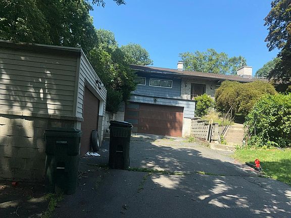 3rd image of 19-25 Davis Rd