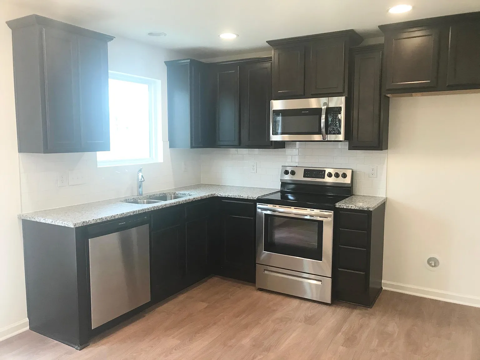 4 bed, 2.5 bath, 1710 sqft, $1,800 — Photo 4