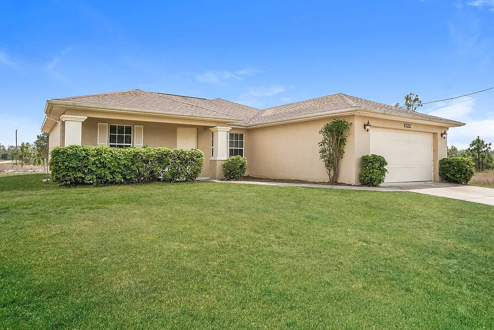 3 bed, 2.0 bath, 1408 sqft, $2,005 — Photo 3