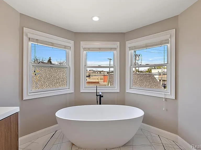 1109 Bennaville Ave — Photo 26